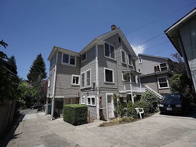 2545 Benvenue Ave — Photo 4