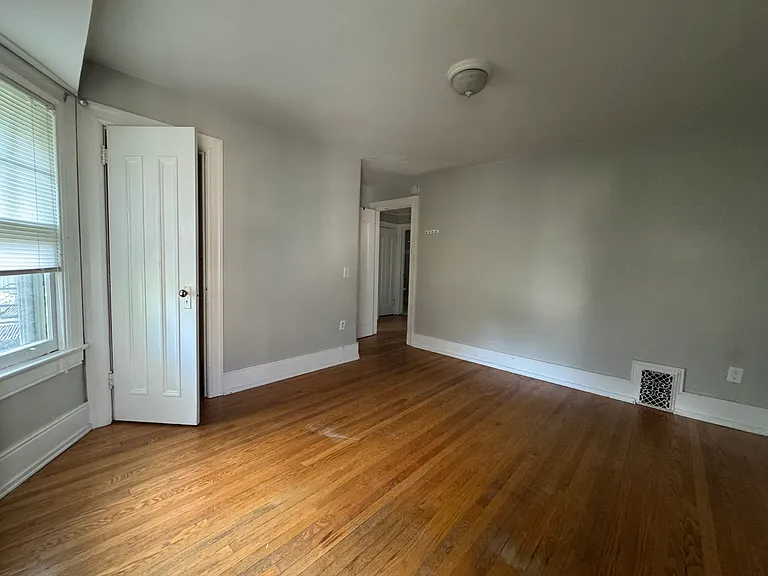 978 Harvard St — Photo 16