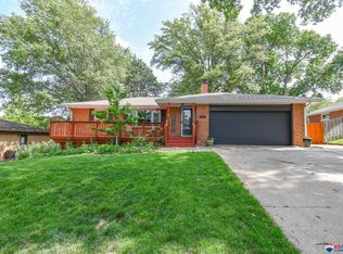230 Wedgewood Dr, Lincoln, NE 68510