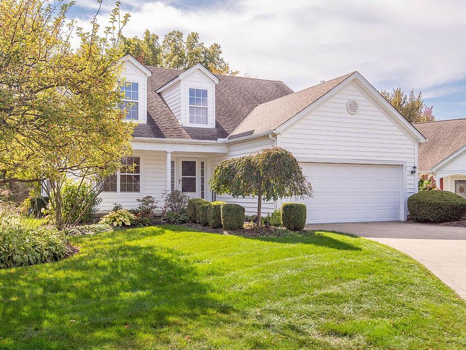 1st image of 27 Berkshire Commons Dr