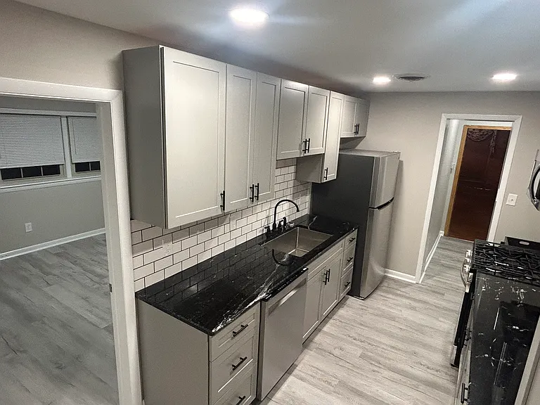 6 E Main St — Photo 6