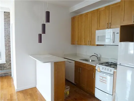 Rented by Siderow Residential Group | media 4