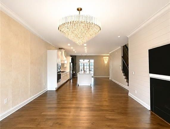 4th image of 1915 Skyfall Cir