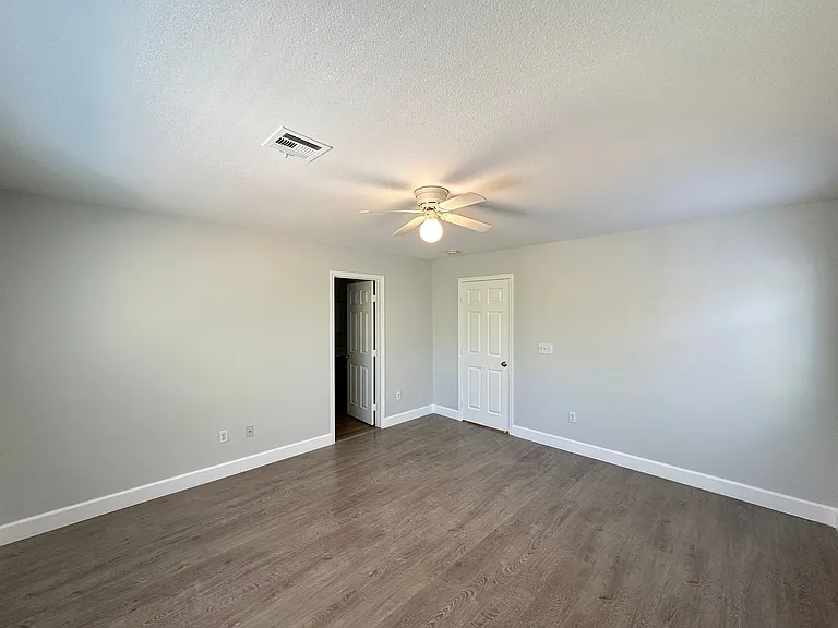 241 Crystal Rose Ct — Photo 11