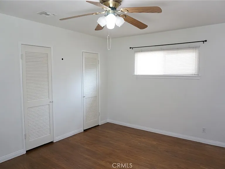 5540 Balboa Blvd — Photo 39