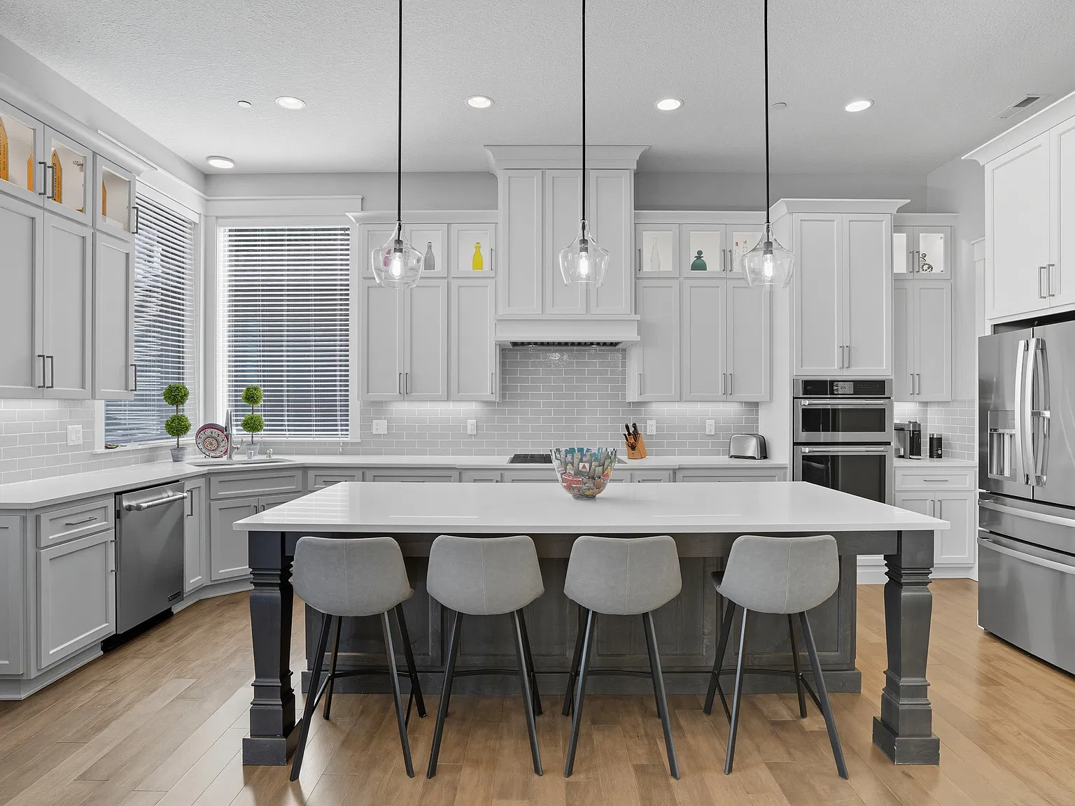 3 bed, 4109 sqft, $7,800 — Photo 3