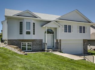 208 Antioch Dr, Council Bluffs, IA 51503
