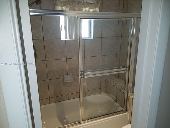3rd image of 1525 Mira Vista Cir