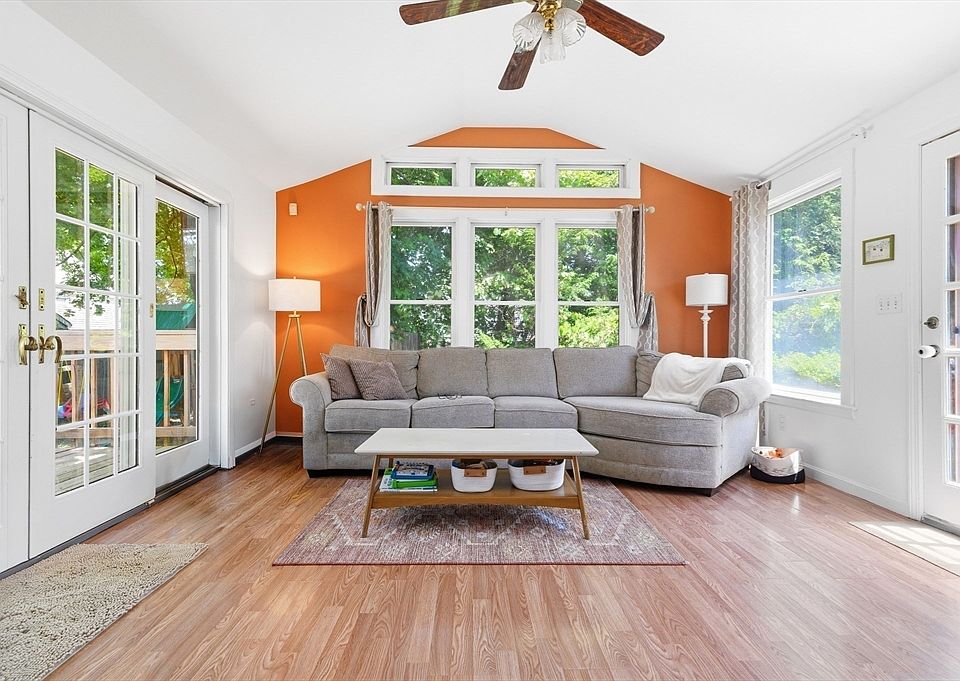 1st image of 518 Summer St