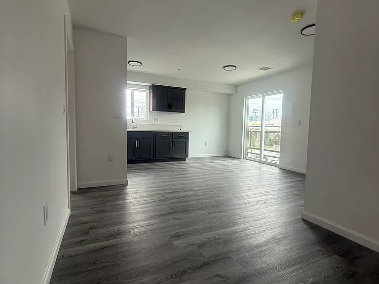 4220 Kenwood Ave — Photo 5