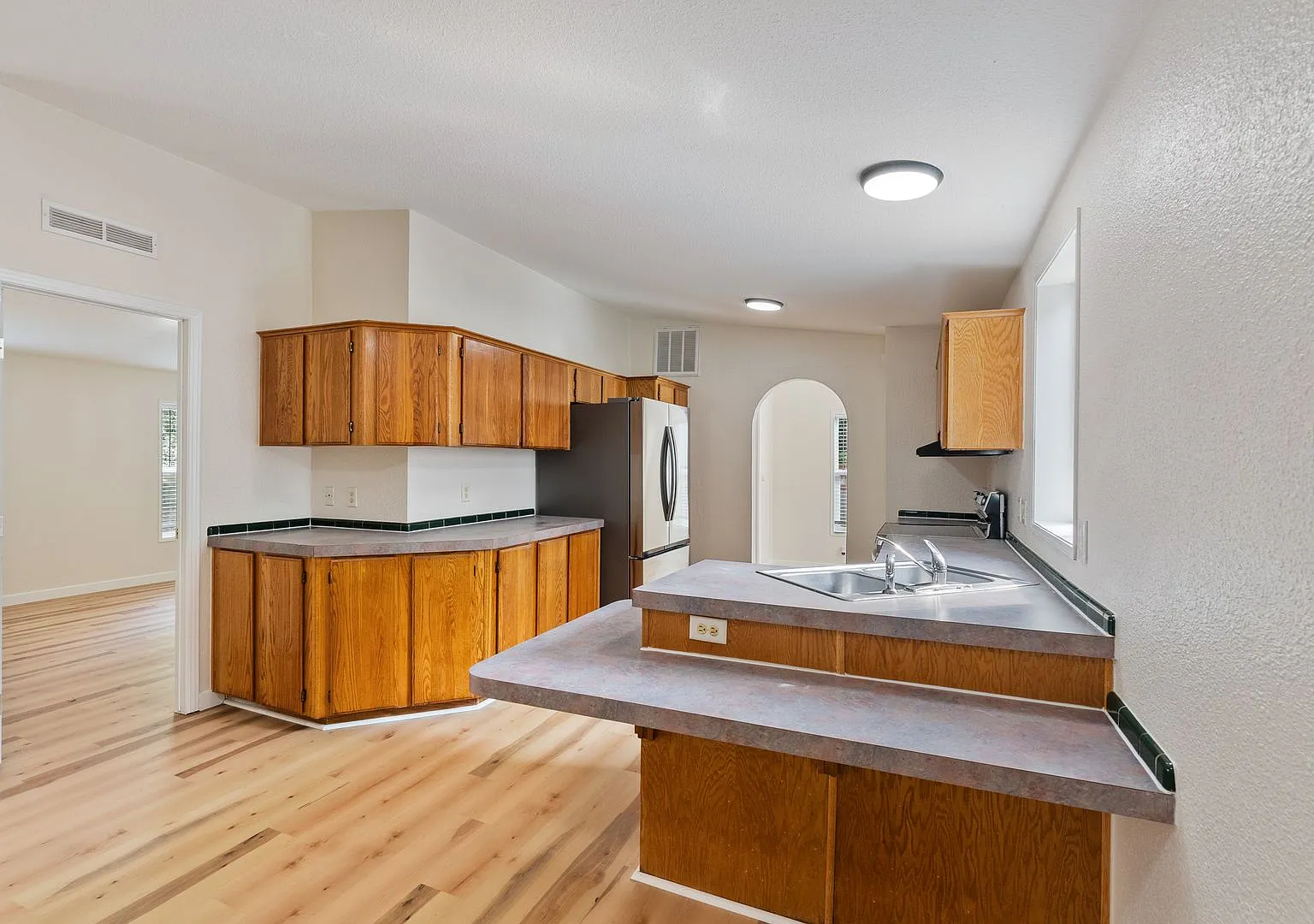 3 Bedroom, 2 bathroom home available in the Pleasant Valley neighborhood — Photo 3