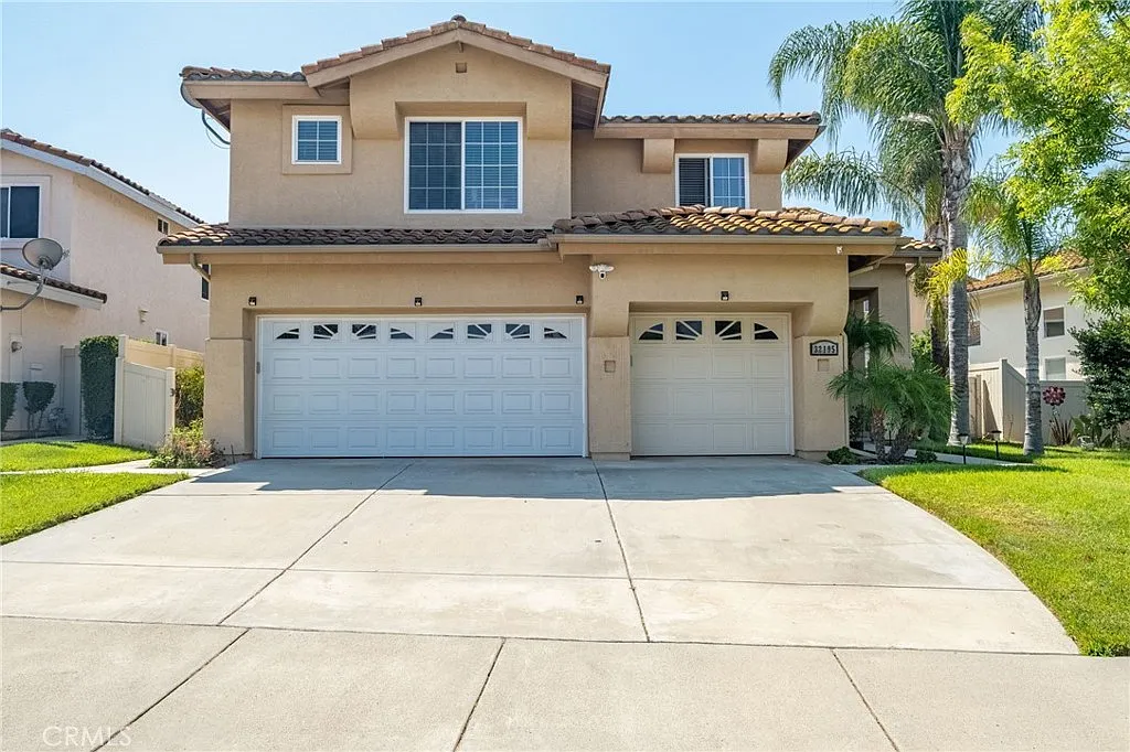 6 bed, 2909 sqft, $4,200 — Photo 1
