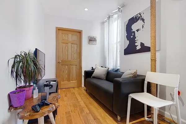 Rented by Matthew Gros-Werter, LREB  | media 27