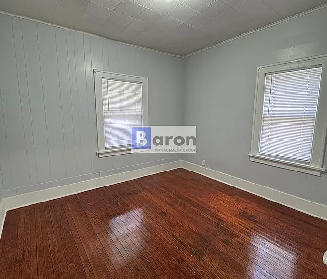 214 Altgeld St — Photo 5