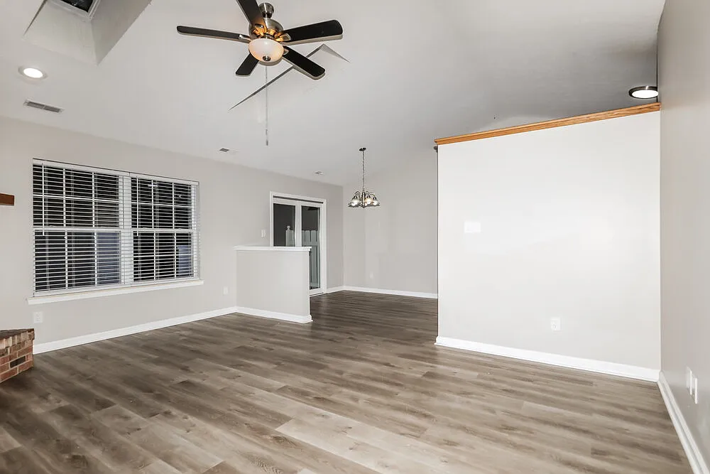 3 bed, 2.0 bath, 1409 sqft, $2,150 — Photo 4