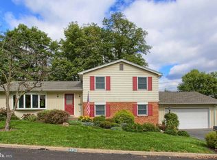 4302 Woodcrest Ln, Camp Hill, PA 17011
