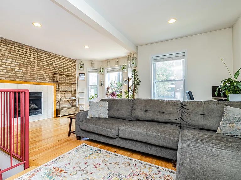 3750 N Wilton Ave #2 — Photo 5