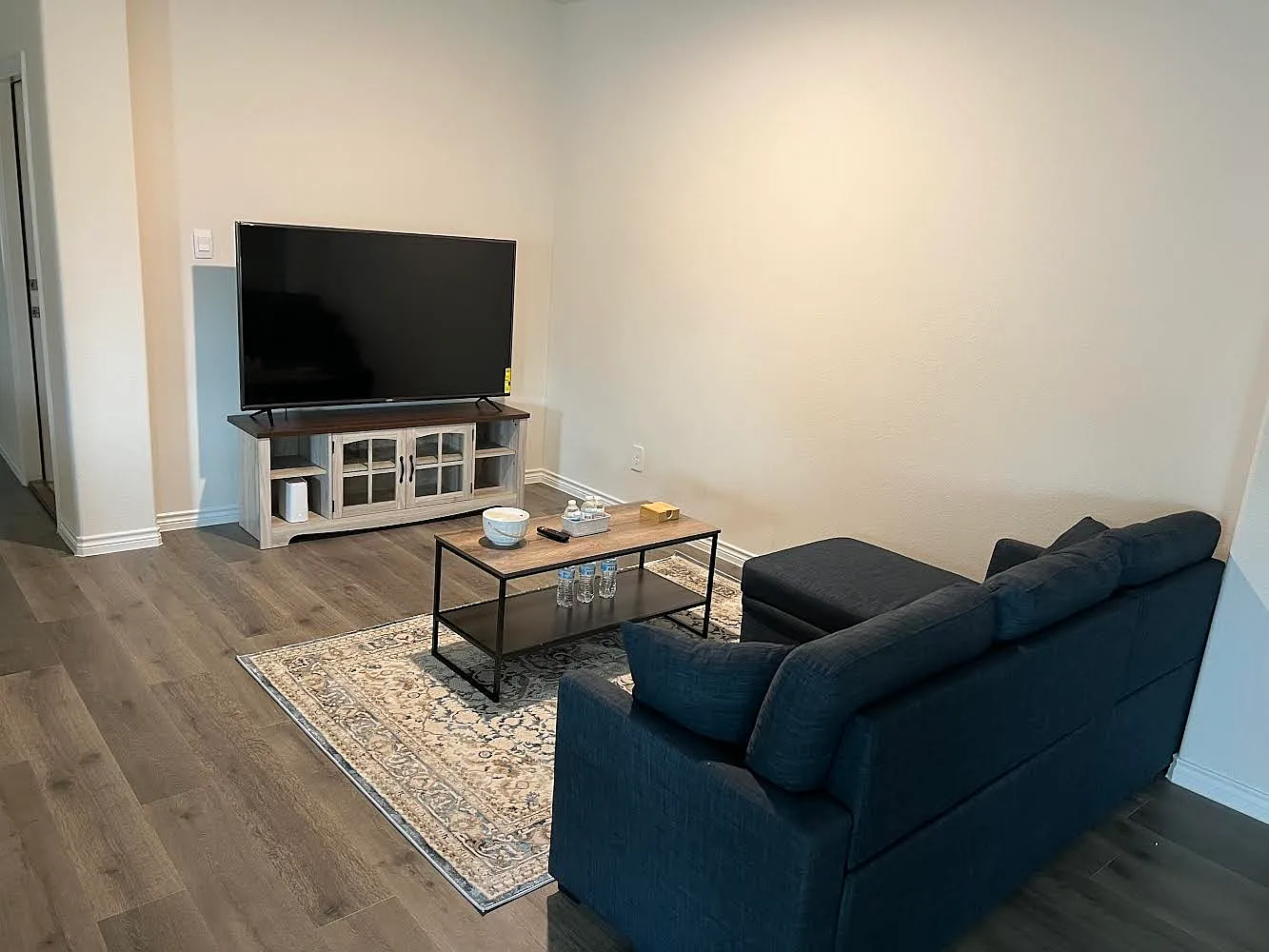 4 bed, 2080 sqft, $2,400 — Photo 2
