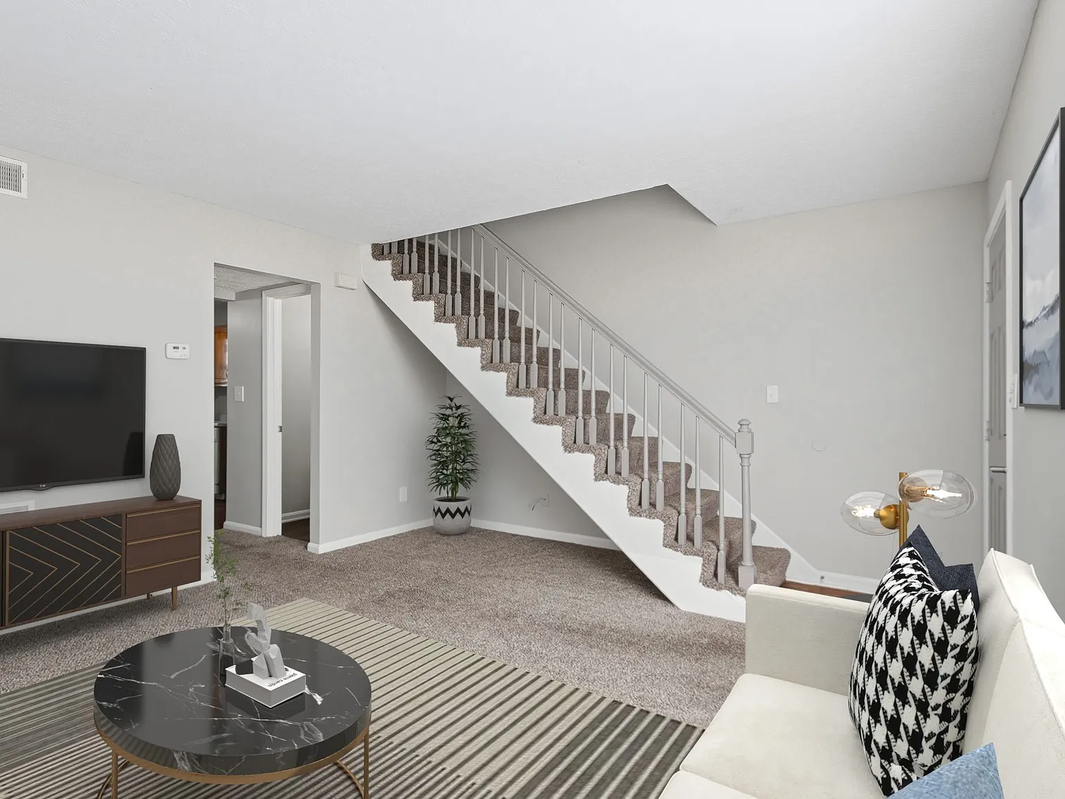 Rosewood Manor — Photo 2