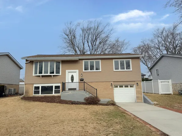 9008 Sycamore Dr, Hickory Hills, IL 60457