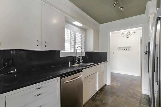 6736 N Pershing Ave — Photo 10