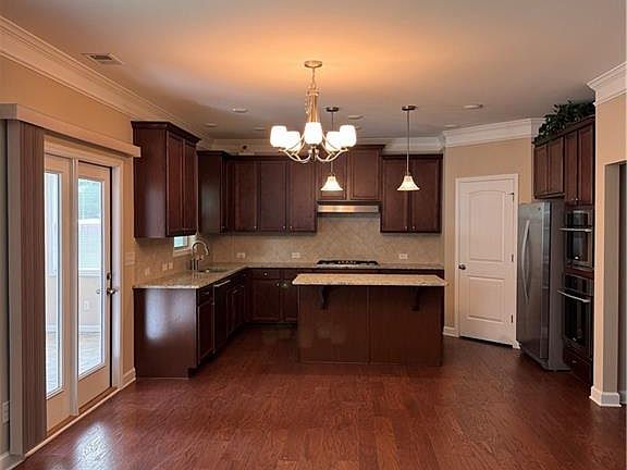 3rd image of 410 Hathaway Ave