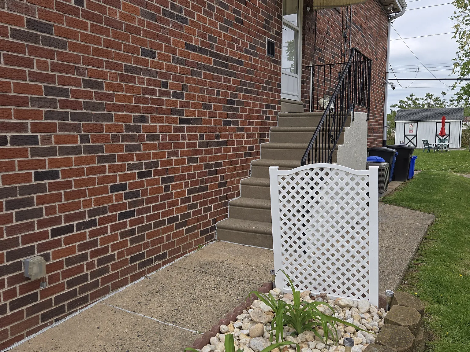 1819 Beyer Ave — Photo 2