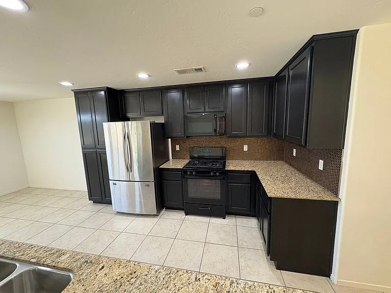 2132 E Sweet Ave — Photo 10