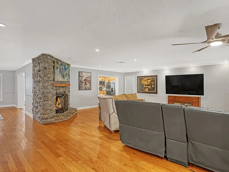 10780 Anderson Ln — Photo 15