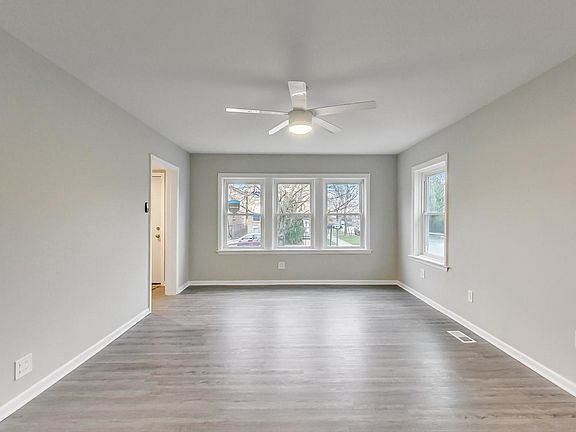 5th image of 2700 N 74th Ct