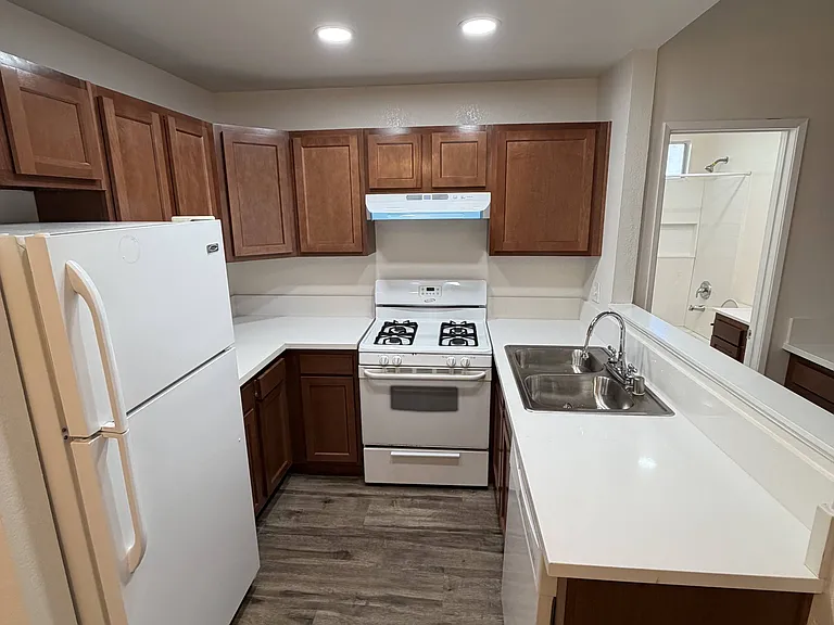 4135 IOWA ST - 5 — Photo 3