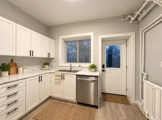 648 Bethune St #1A, Peterborough, ON K9H4A3