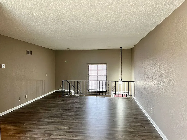 2342 S Crysler Ave — Photo 5