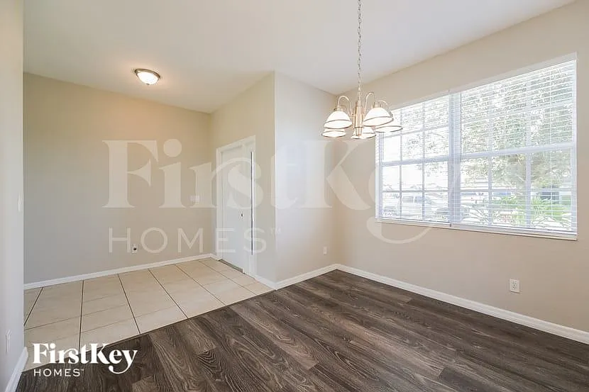 4 bed, 3.0 bath, 2364 sqft, $2,135 — Photo 4