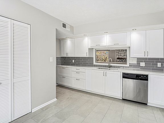 Entrance to Kitchen with all appliances including a laundry room with a washer and dryer