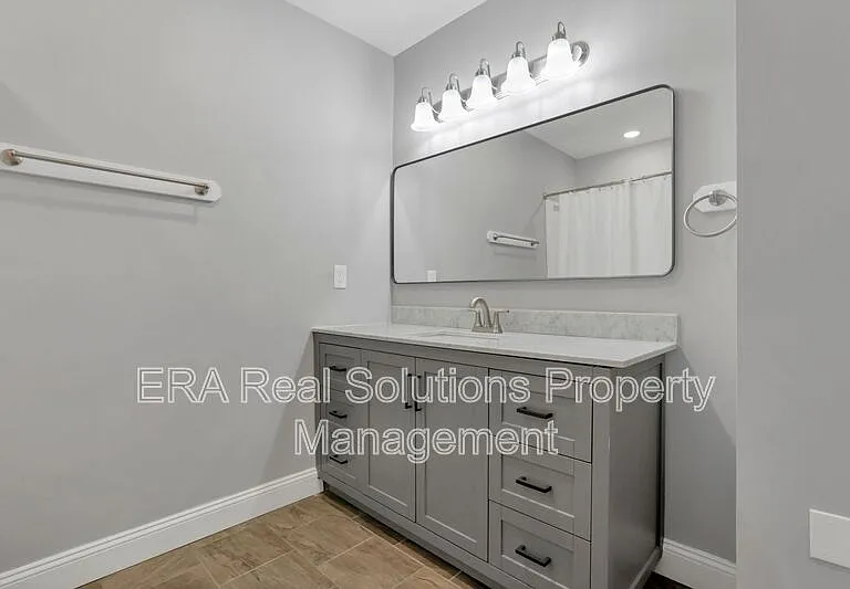 741 E Mound St — Photo 11