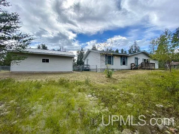 850 Lakewood Ln, Marquette, MI 49855