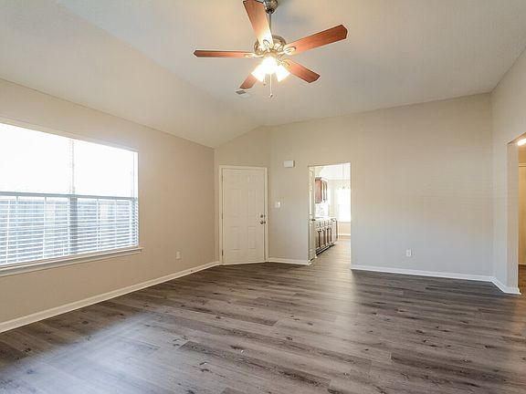 4th image of 7355 Green Ash Dr