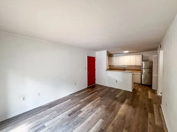 1035 SW 9th St APT E1, Gainesville, FL 32601