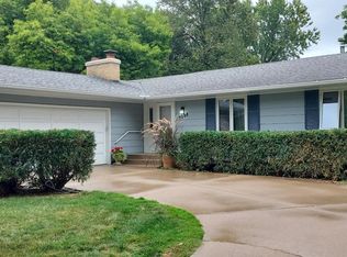 3008 Highcrest Rd, Roseville, MN 55113