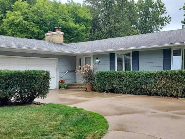 3008 Highcrest Rd, Roseville, MN 55113