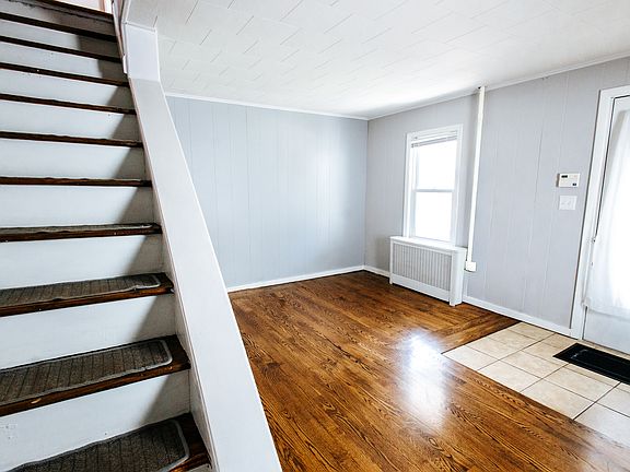 2nd image of 27 Allen St