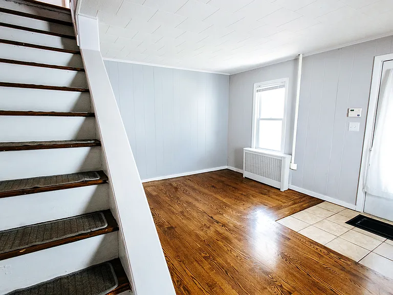 27 Allen St — Photo 2