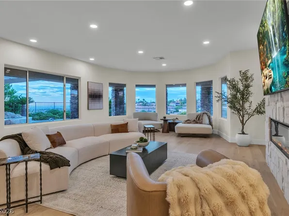 2734 Cherrydale Falls Dr, Henderson, NV 89052