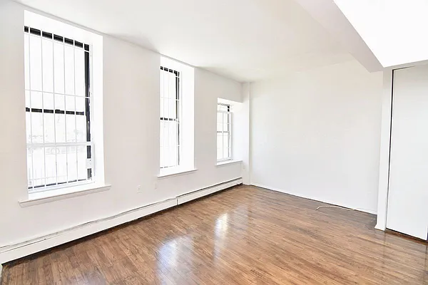 Rented by Bohemia Realty Group | media 11