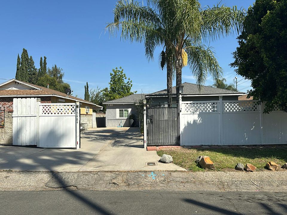 1st image of 15484 El Cajon St