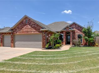 1805 NE 31st St, Moore, OK 73160