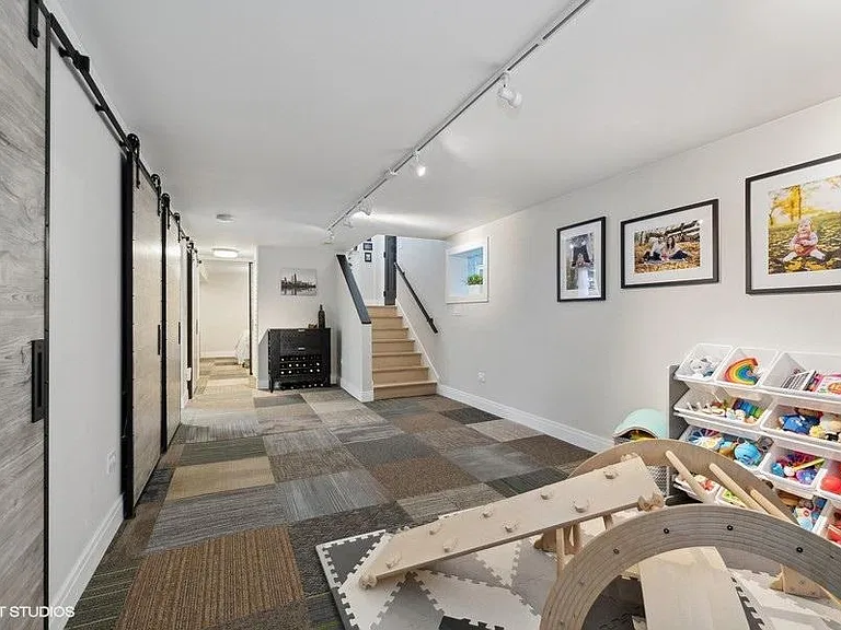 3232 N Troy St — Photo 14