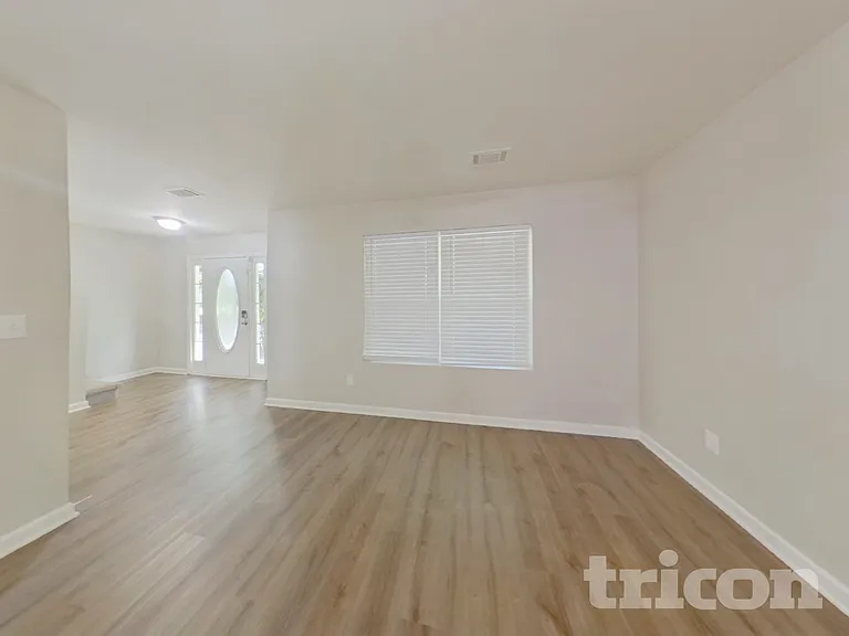 210 Signet Ct — Photo 3