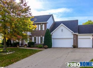14560 Woodcrest Dr, Clive, IA 50325